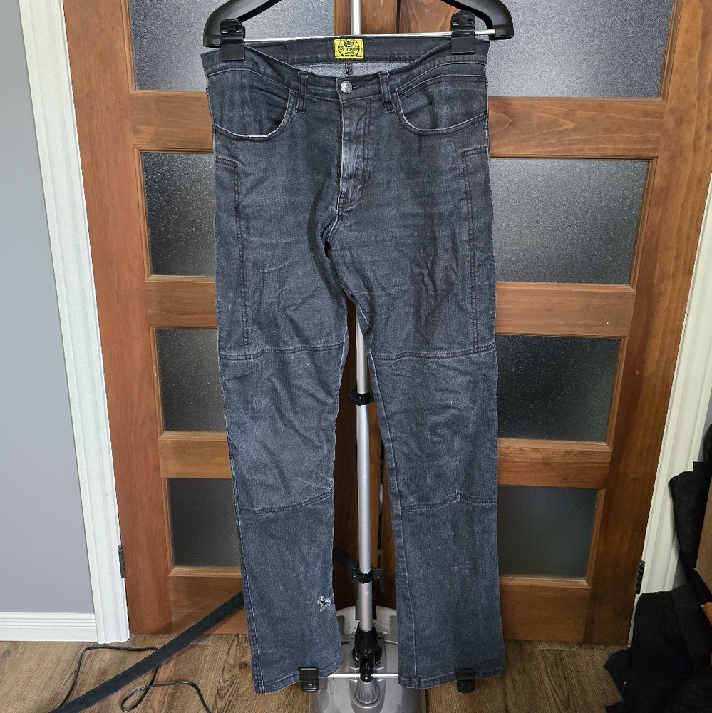 Black Straight Leg Jeans with Classic Fit